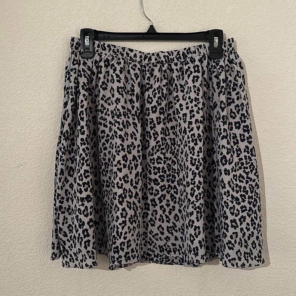 Banana Republic Size M Leopard Print Mini Skirt